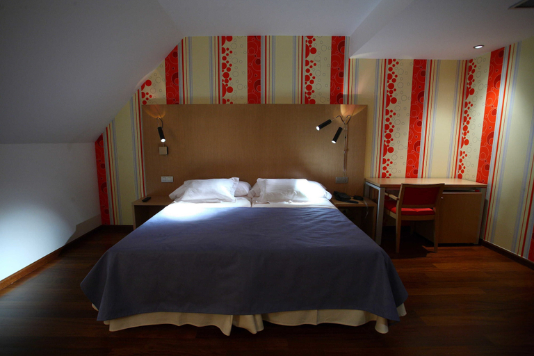Others 5, Hotel Sargo, Lugo