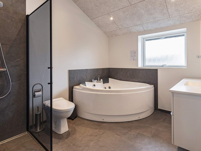 Bathroom 4, 10 Person Holiday Home in Idestrup, Guldborgsund
