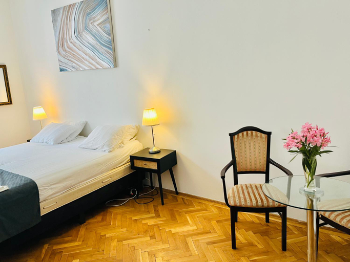 Others 3, City Rooms, Budapesti