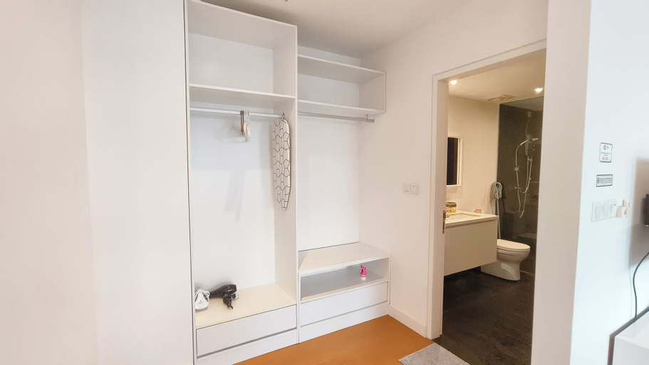Bathroom 8