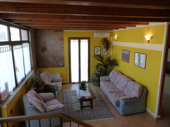 Others 5, Agriturismo Ai Due Volti, Verona