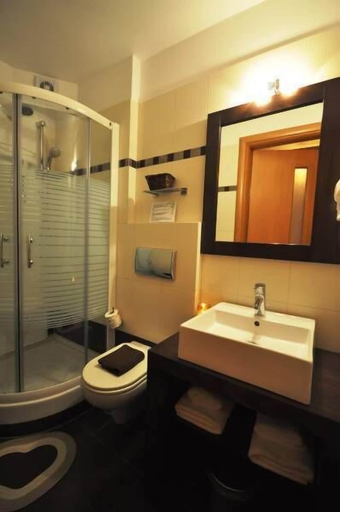 Bathroom 5, Nikolaos Pension, Peloponnese
