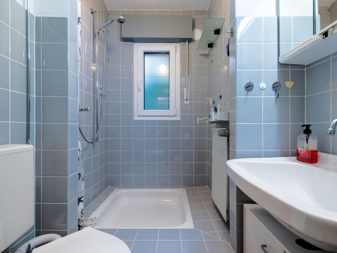 Bathroom 4, Seeblick-flucht in Langscheid, Hochsauerlandkreis