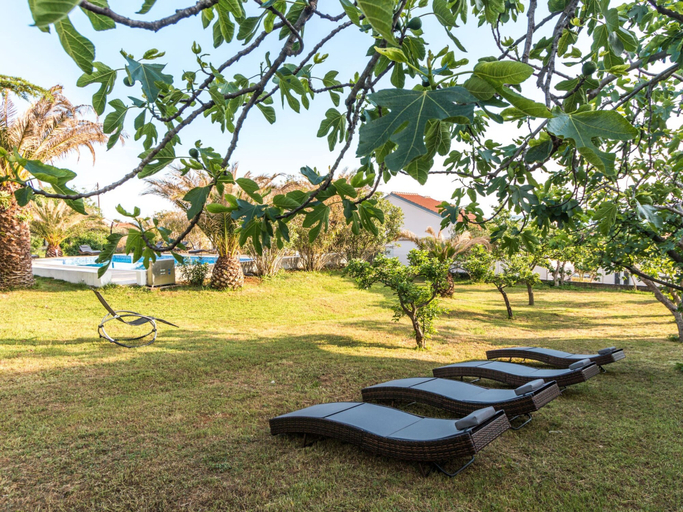 Others 5, Modern holiday home with pool, Bibinje