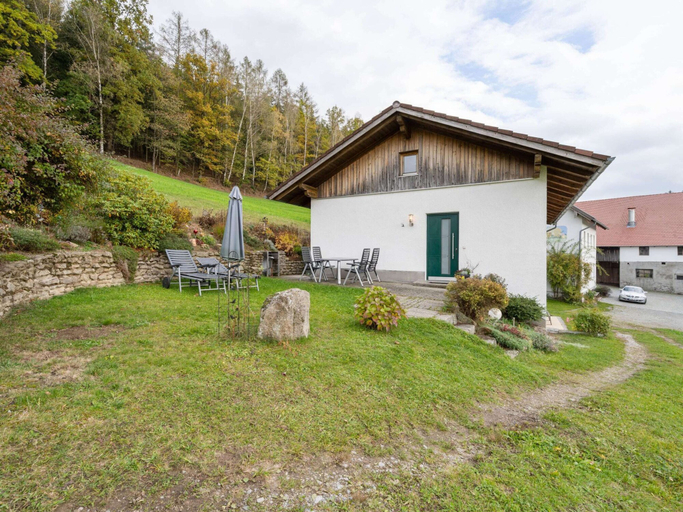 Exterior & Views, Idyllisches Ferienhaus mit Wald in der Nahe, Regen