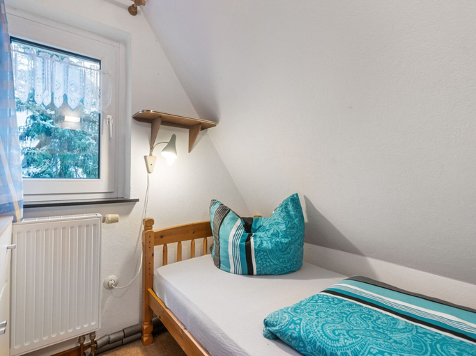 Bedroom 3, Gemutliches Ferienhaus im Sauerland in der Natur, Hochsauerlandkreis
