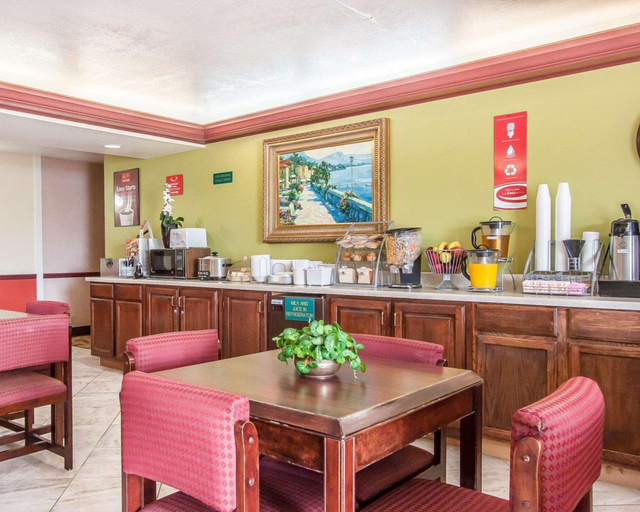 Food & Drinks 5, Econo Lodge Dexter, Stoddard