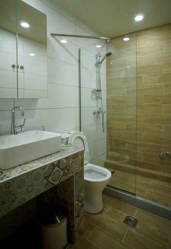 Bathroom 3, Sandika apartments, Crete