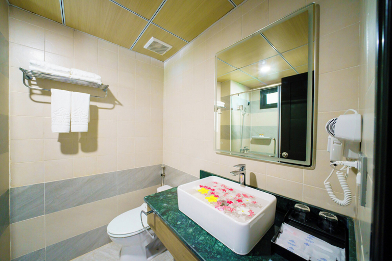 Bathroom 5, Blooming Lotus Resort, Phan Thiết