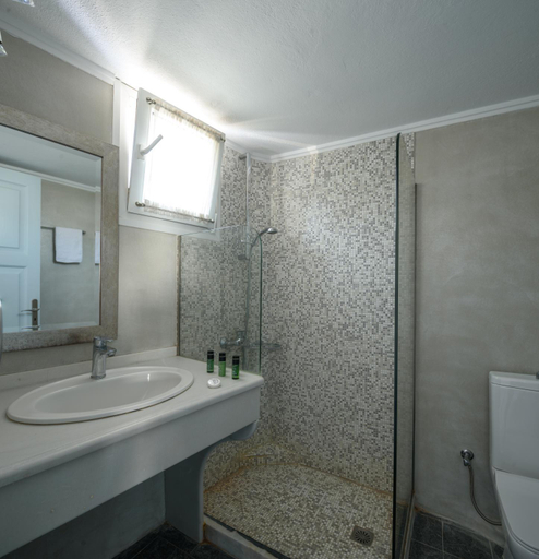 Bathroom 5, Alesahne Beach, South Aegean
