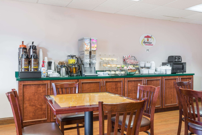 Food & Drinks 4, Super 8 by Wyndham Grayson, Carter