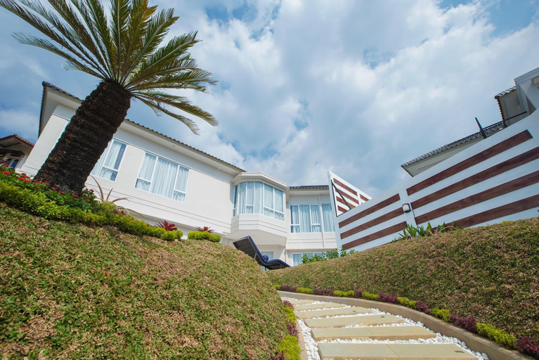 Exterior 5