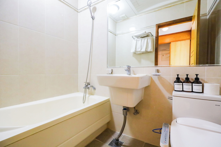 Bathroom 3, Newvera Hotel, Cheongju