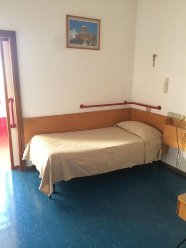 Bedroom 4, Casa per ferie Al Centro, Belluno