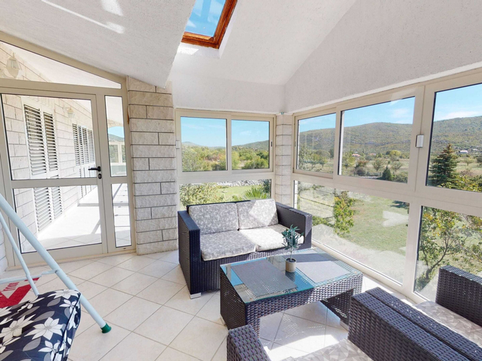 Others 5, Holiday Home in Neoric With Sauna, Muć