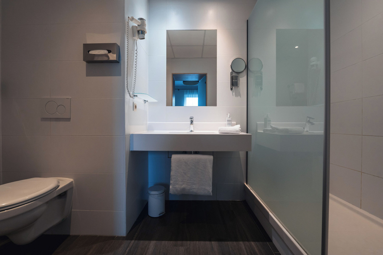 Bathroom 5, Ibis Styles Charleroi Airport Aero44, Hainaut