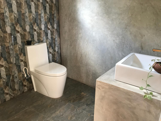 Bathroom 3, Kingdom Gate Hotel, N. Palatha East
