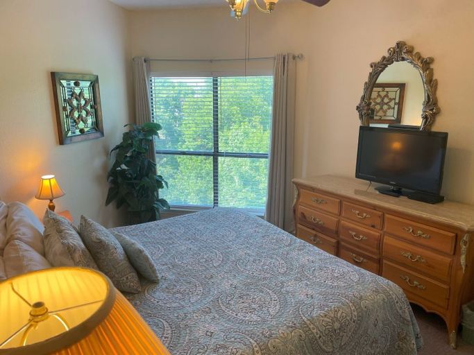 Room 4, Inverness S Comal River      Ic216 2 Bedroom Condo by RedAwning, Comal