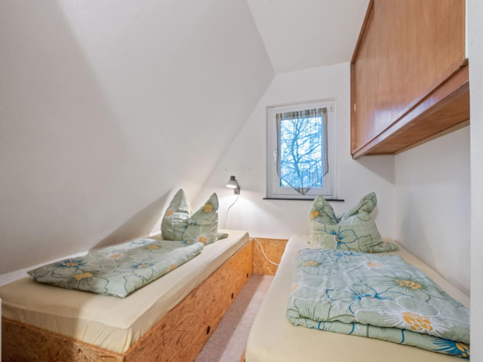 Bedroom 2, Gemutliches Ferienhaus im Sauerland in der Natur, Hochsauerlandkreis