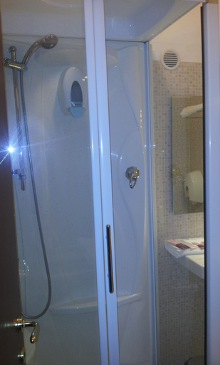 Bathroom 3, Hotel Valentino, Frosinone