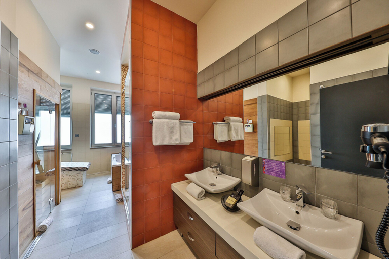 Bathroom 4, Atera Business Suites, Belgrade