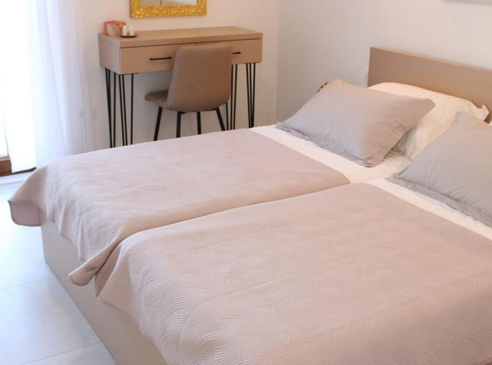 Bedroom, Villa Ivka, Ploče