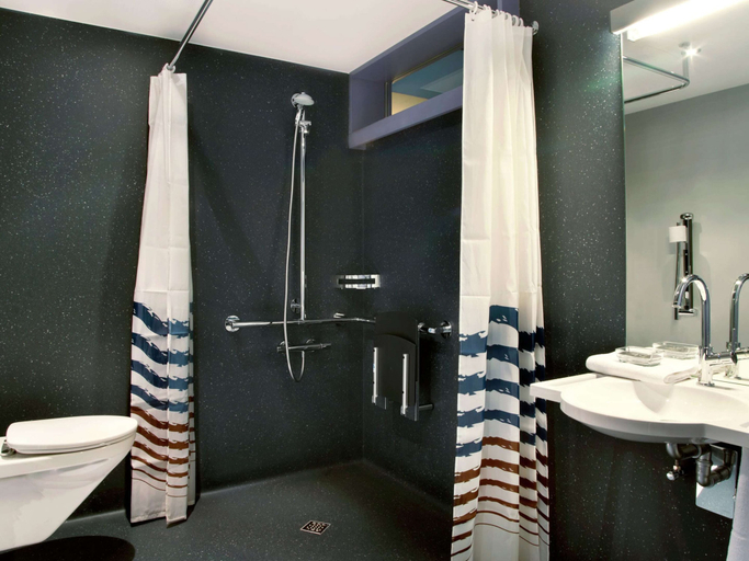 Bathroom 3, Majestic Holiday Home in Butgenbach With Turkish Steambath, Liège