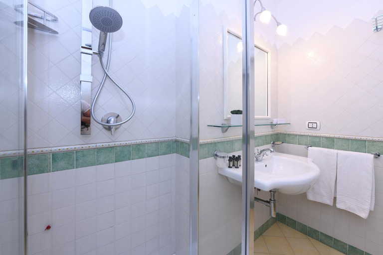 Bathroom 3, Amalfitano Apartments, Salerno