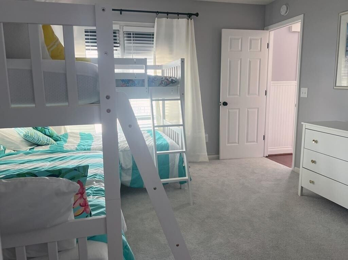 Room 3, A Beach To Remember 4 Bedroom Home by RedAwning, Brunswick