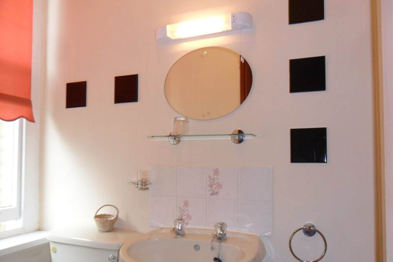 Bathroom 4, Thorpe Lodge Hotel, Peterborough