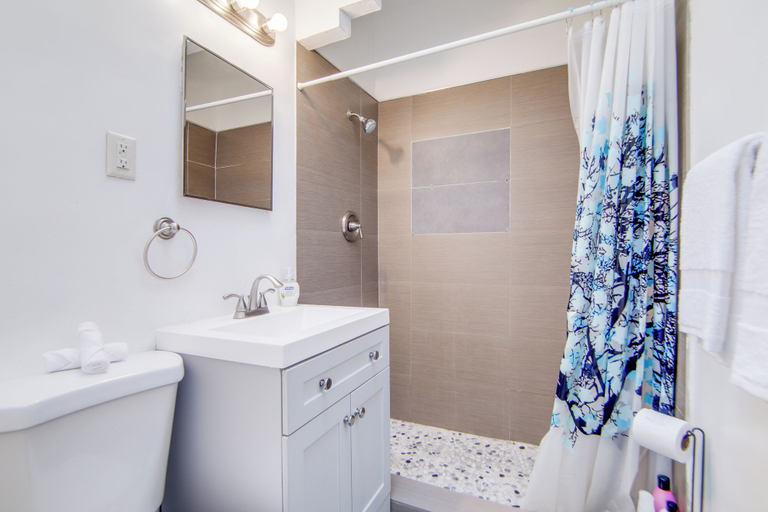 Bathroom, Charming Large Studio Near Ocean Dr - South Beach, Miami-Dade