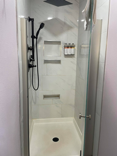 Bathroom 14