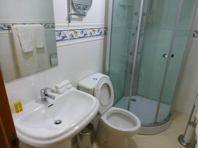 Bathroom 3, Miradouro de Gamboa, Praia