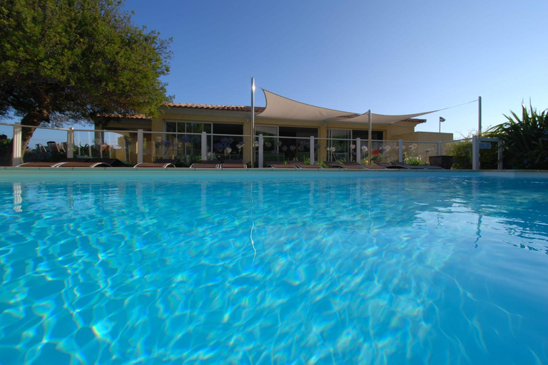 Sport & Beauty 2, maison kiwi avec piscine chauffee terrasse jardin et bbq a Calvi, Haute-Corse