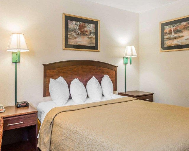 Bedroom 3, Quality Inn Pell City I-20 exit 158, Saint Clair