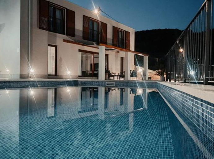 Sport & Beauty 4, Villa Ivka, Ploče