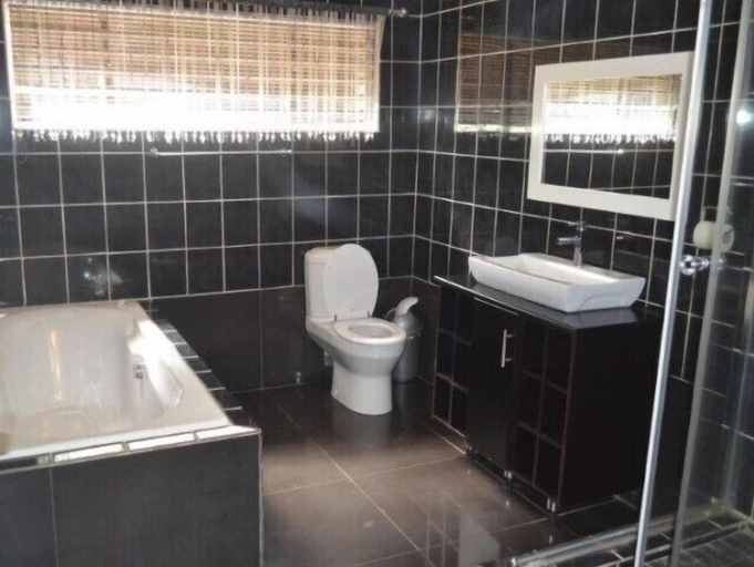 Bathroom 3, N4 Guest Lodge, Bojanala