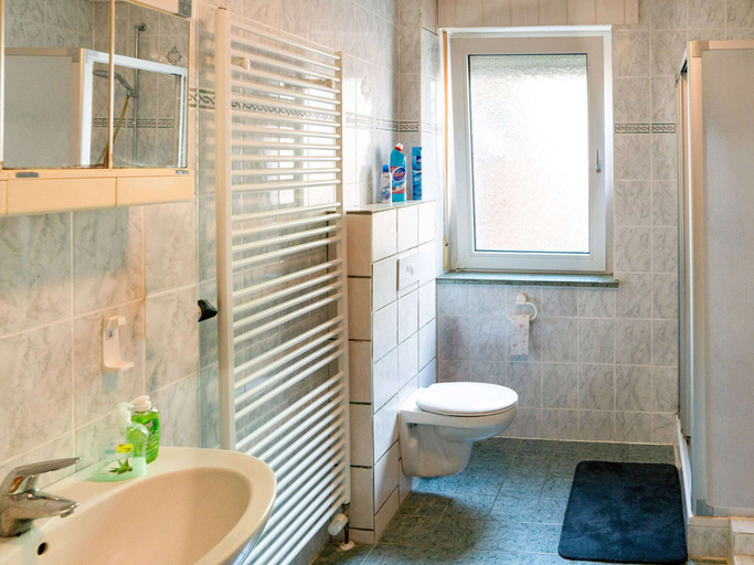 Bathroom, Wohnung in Brilon mit Kleinem Garten, Hochsauerlandkreis