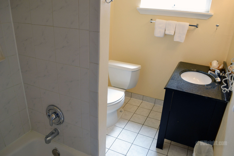 Bathroom 5, Wittle Inn, Santa Clara