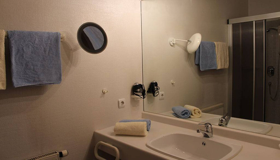 Bathroom 5, Hotel Post Rosbach, Wetteraukreis