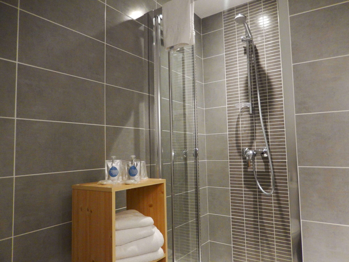 Bathroom 4, Kyriad Chalon sur Saone Centre, Saône-et-Loire