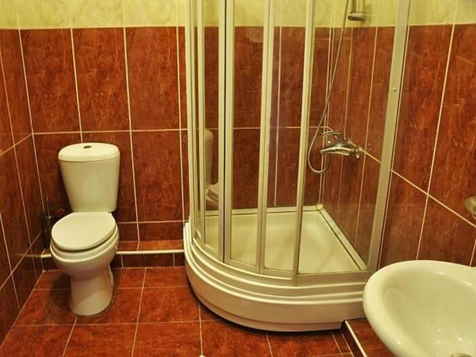 Bathroom 3, Gold Star Tbilisi, Tbilisi