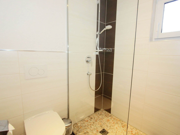 Bathroom 3, Apartment in Ski Paradise Near Trails, Imst