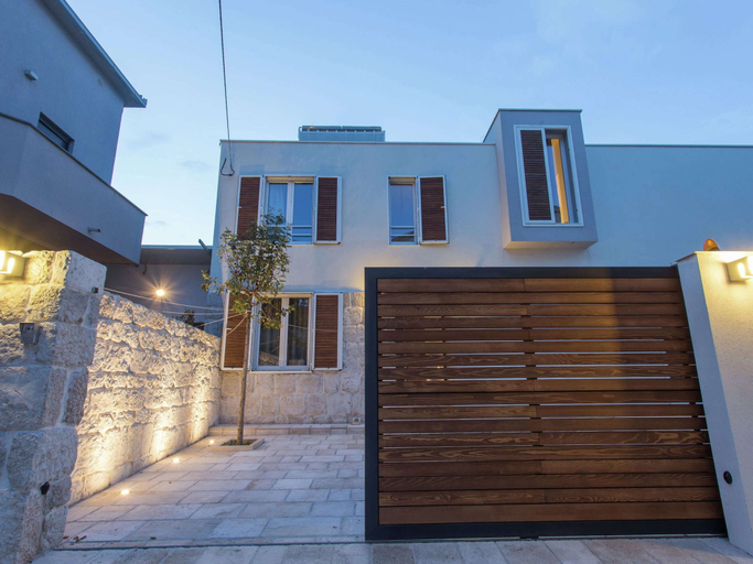 Exterior & Views 2, Luxurious Villa with Private Pool and Garden, Kaštela