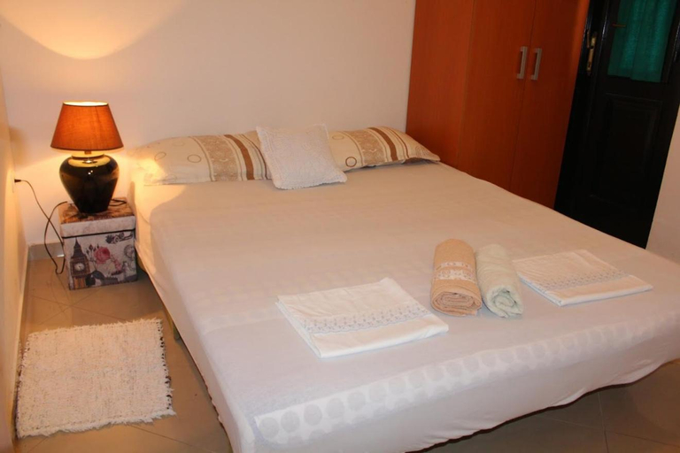 5, Apartments Iris