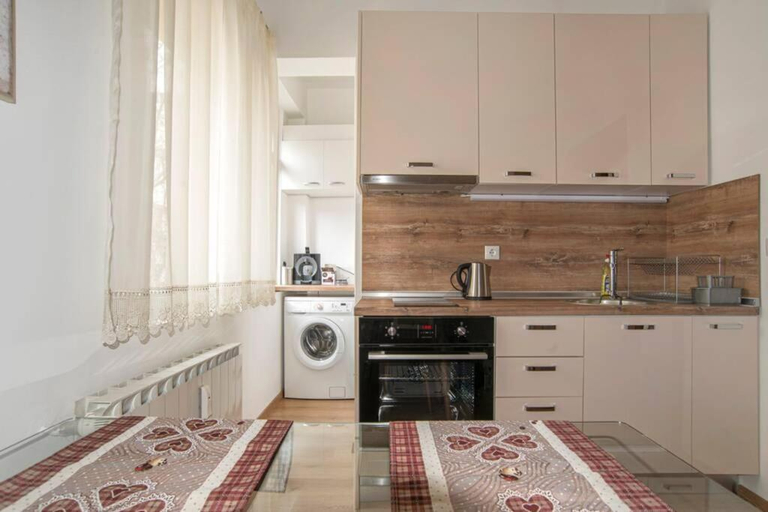 Others 5, Elegant & Stylish 2 Bedroom Top Central Apartment, Stolichna