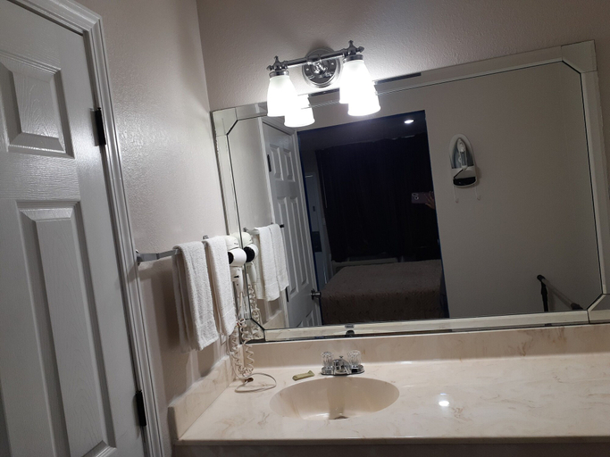 Bathroom 3, Scenic River Inn Wartburg Hwy 27, Morgan