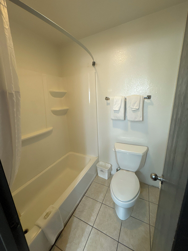 Bathroom 5, Days Inn by Wyndham Salina I-70, Saline