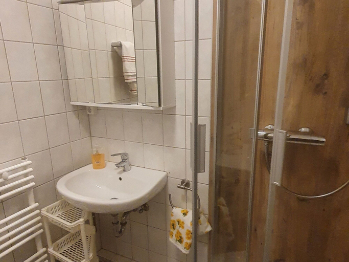 Bathroom 3, Wohnung mit Eigener Terrasse in Homberg, Schwalm-Eder-Kreis