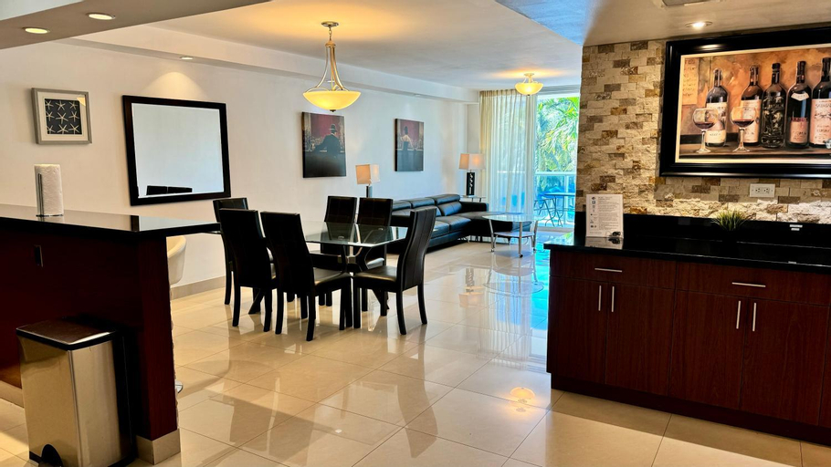 Food & Drinks 5, Sunny Isles Condo Resort, Miami-Dade